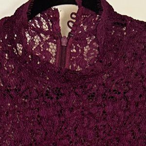 EUC Medium/Large Purple Lace Detail